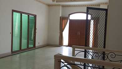 Rumah Pluit uk 10x23 jalan lebar lokasi strategis