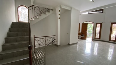 Rumah Siap Huni baru Renovasi Di Tomang Central